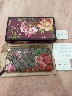 Gucci Blooms Pink GG Supreme Floral Zip-Around Wallet